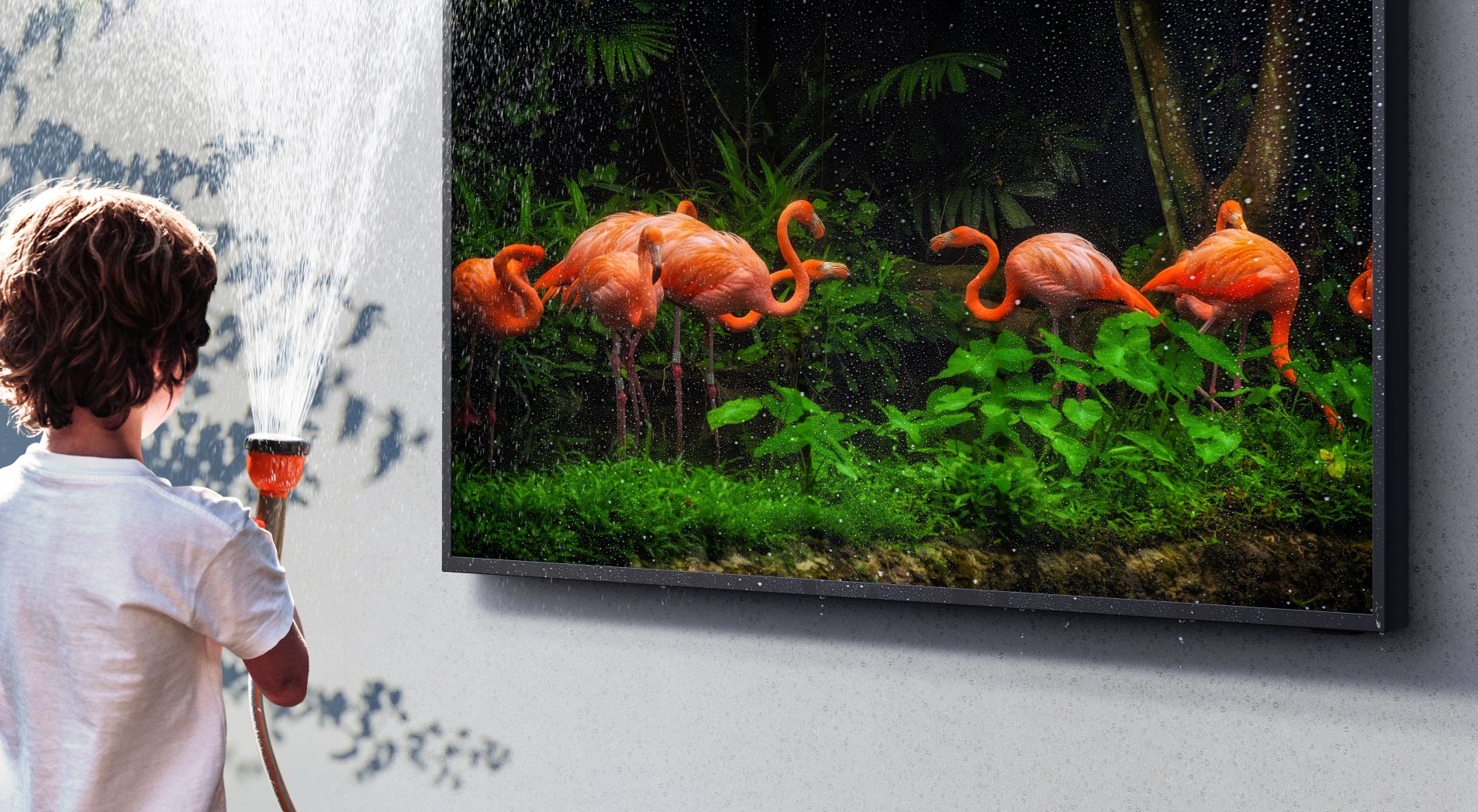 Der QLED 4K „The Terrace“ von Samsung lässt so manchen anderen Fernseher im Regen stehen