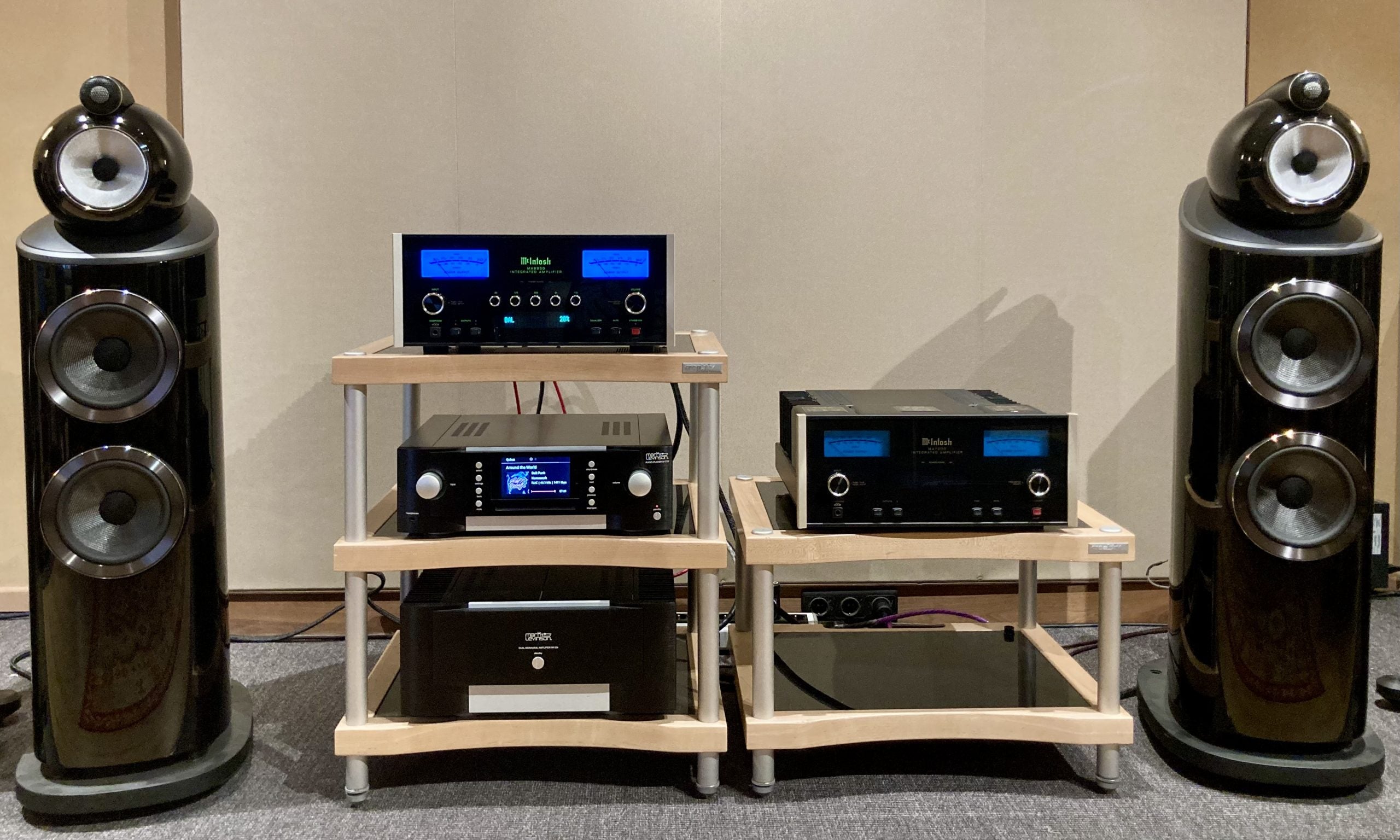 Für audiophile Genießer: Der McIntosh Vollverstärker MA8950 ist bei uns in der Vorführung