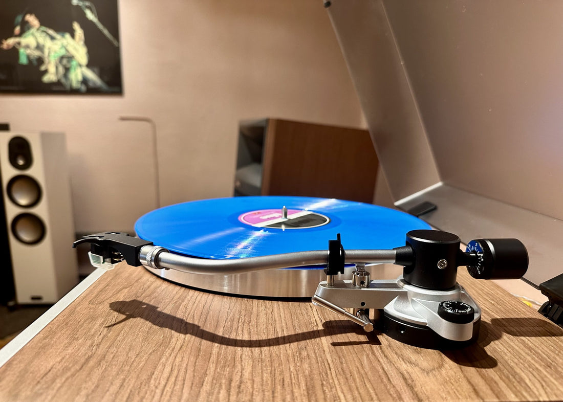 Die perfekte Symbiose aus Nostalgie und Innovation: Der TT350 Classic Plattenspieler von JBL