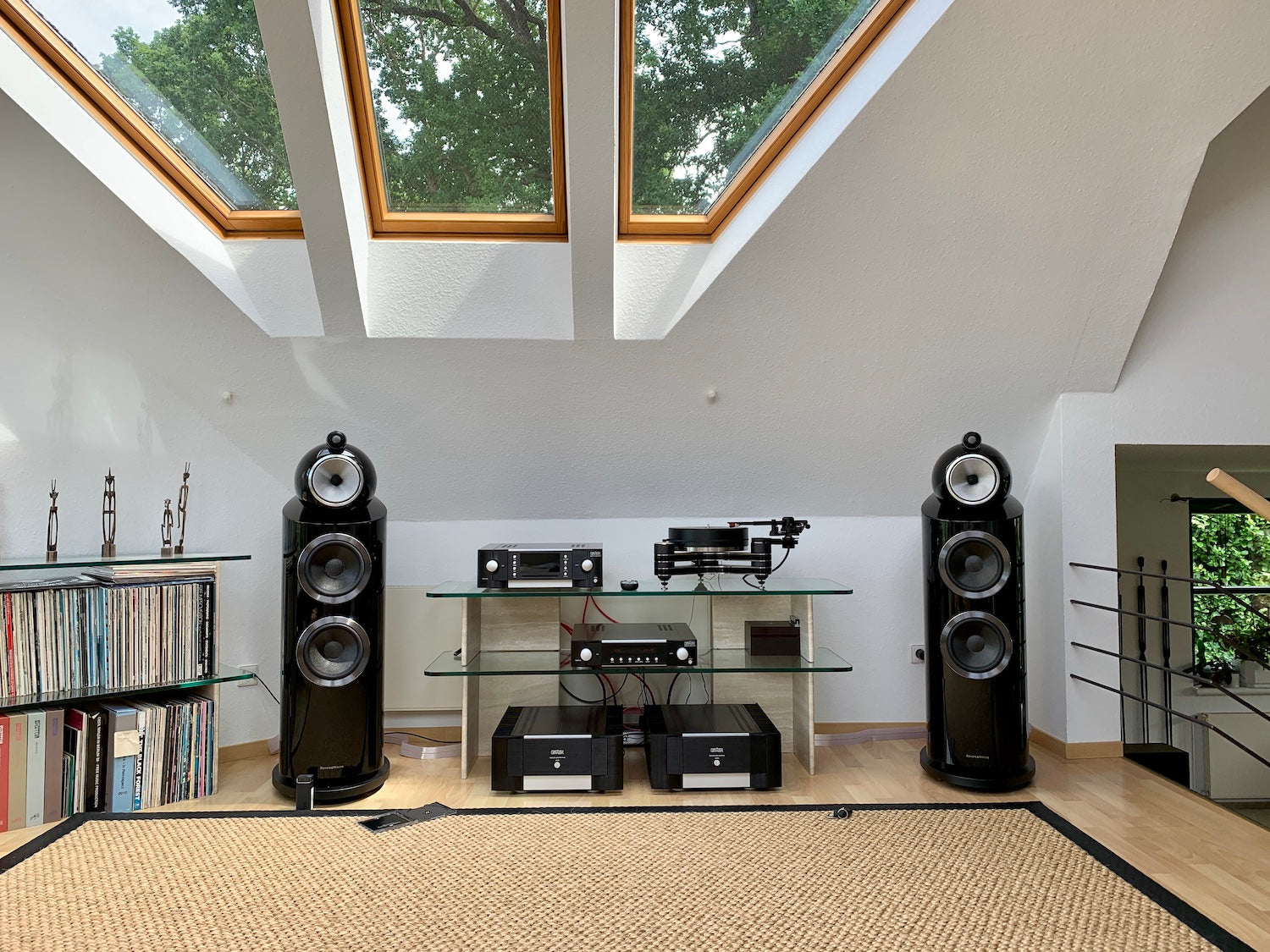 Wunderbarer Klang im eigenen Wohnzimmer mit unserer Custom Installation
