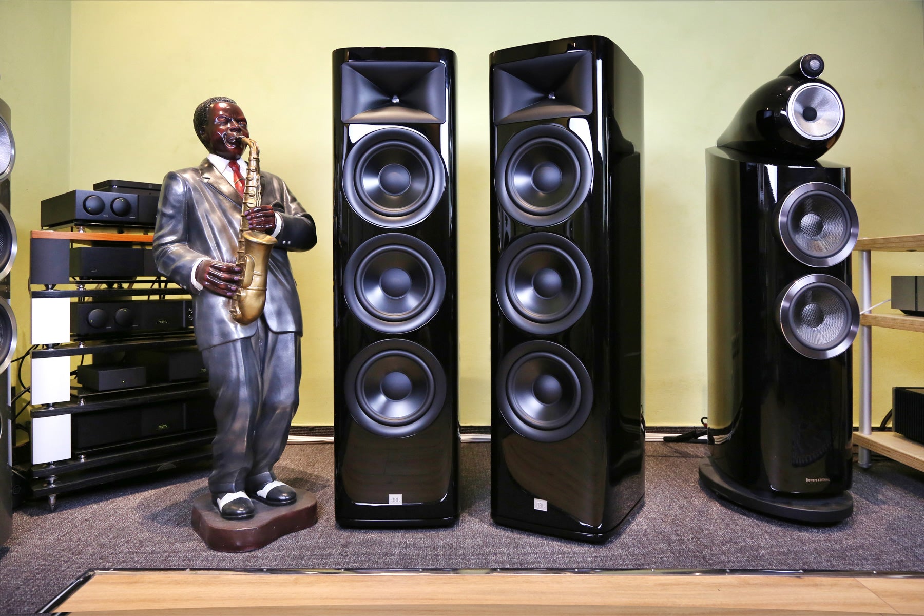 Der Standlautsprecher JBL HDI-3800 in unserer Vorführung
