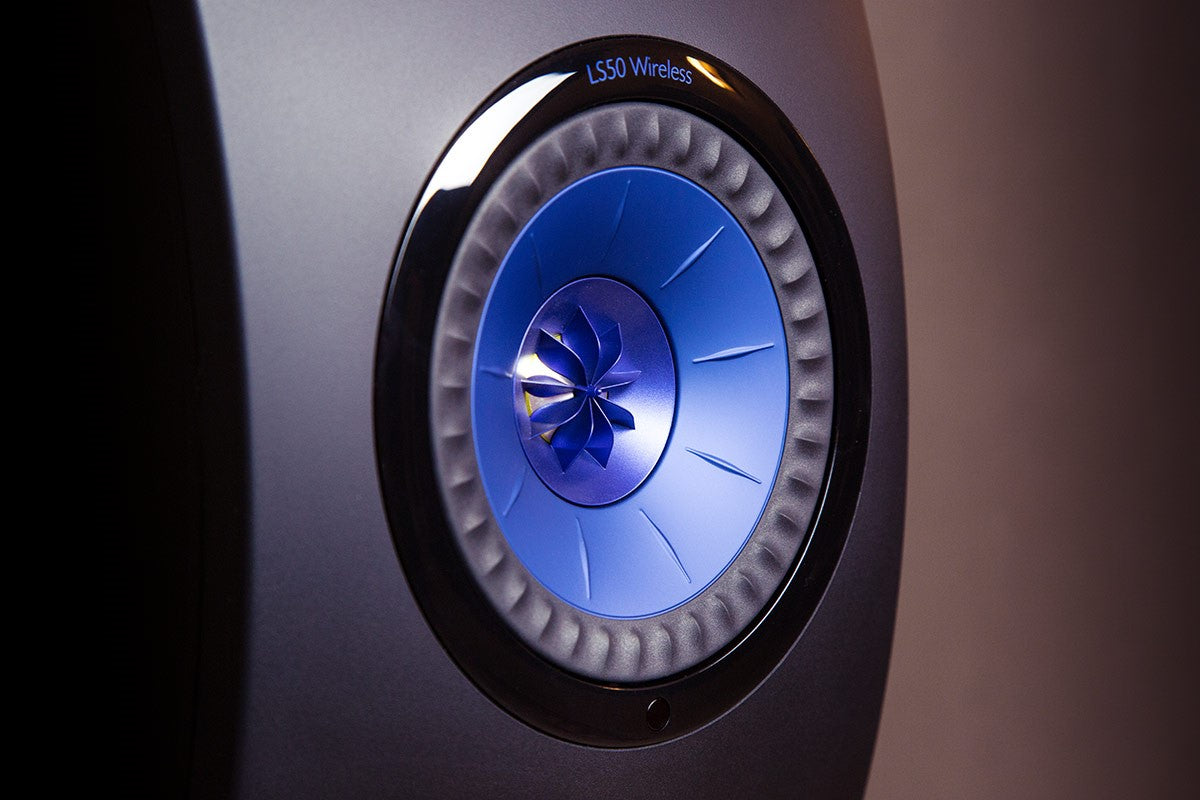 Nach wie vor bei uns verfügbar: Die KEF LS50 in sämtlichen Ausführungen