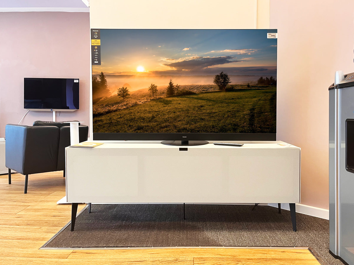 Neu in unseren TV-Studios: Der Panasonic MZN1508 Fernseher