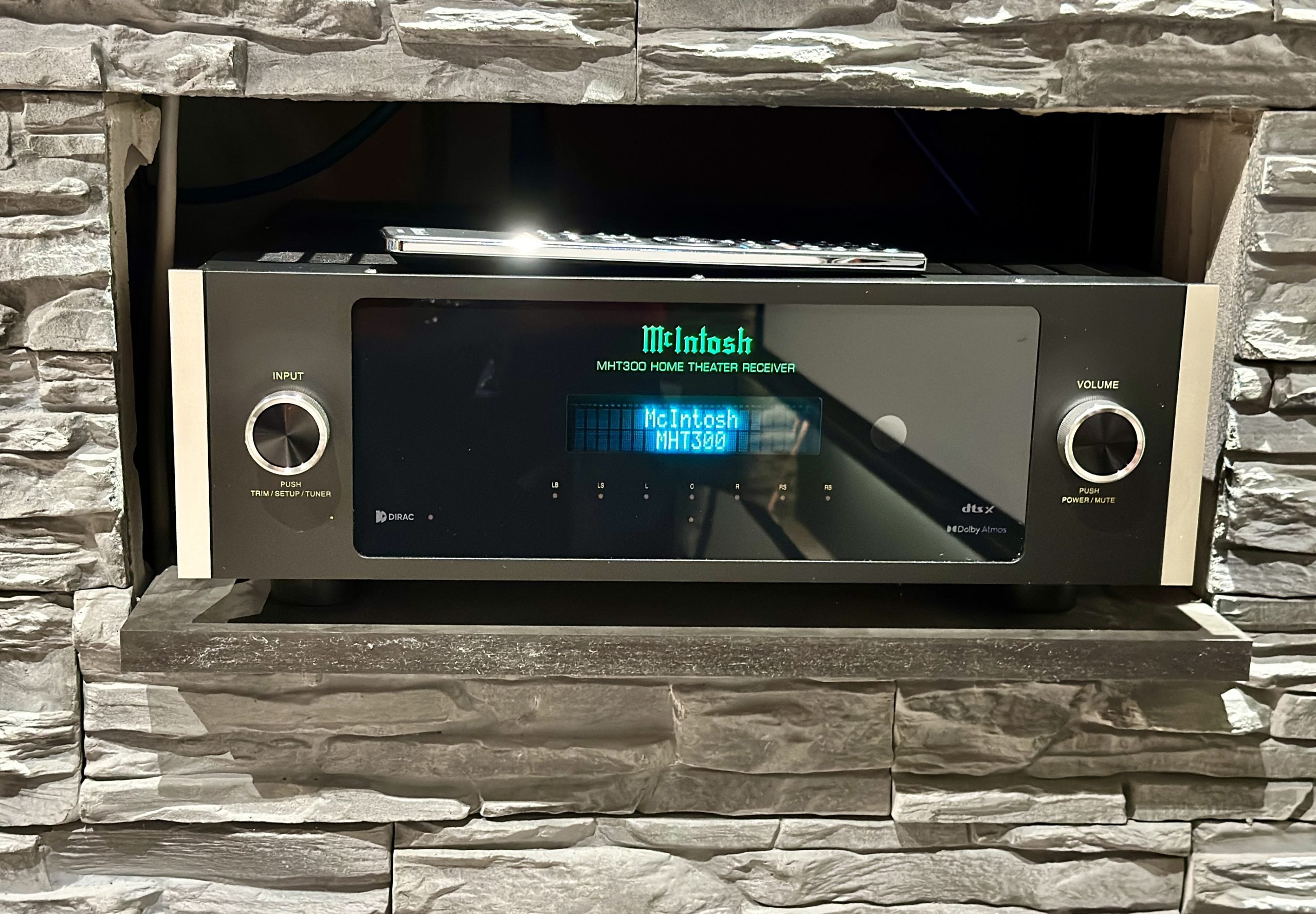 Echte McIntosh-Power: Der AV-Receiver MHT300 AC feiert Vorführpremiere an unseren Heimkino-Tagen