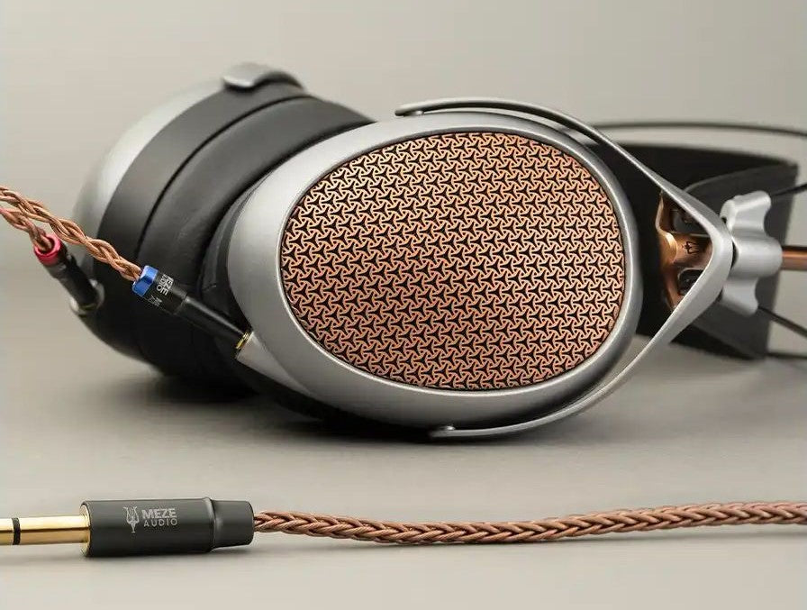 Test Meze Audio Poet: magnetostatischer Over-Ear mit Model-Qualitäten