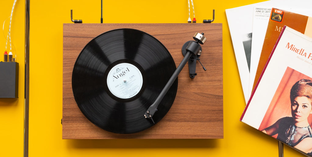 Pro-Ject T2 nkl. Sumiko Rainier